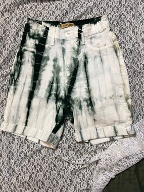 Aphrodite green & White Tie-Dye Denim Shorts